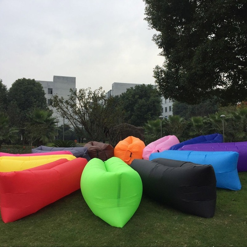 SOFÁ INFLABLE LARGO DE CAMPING